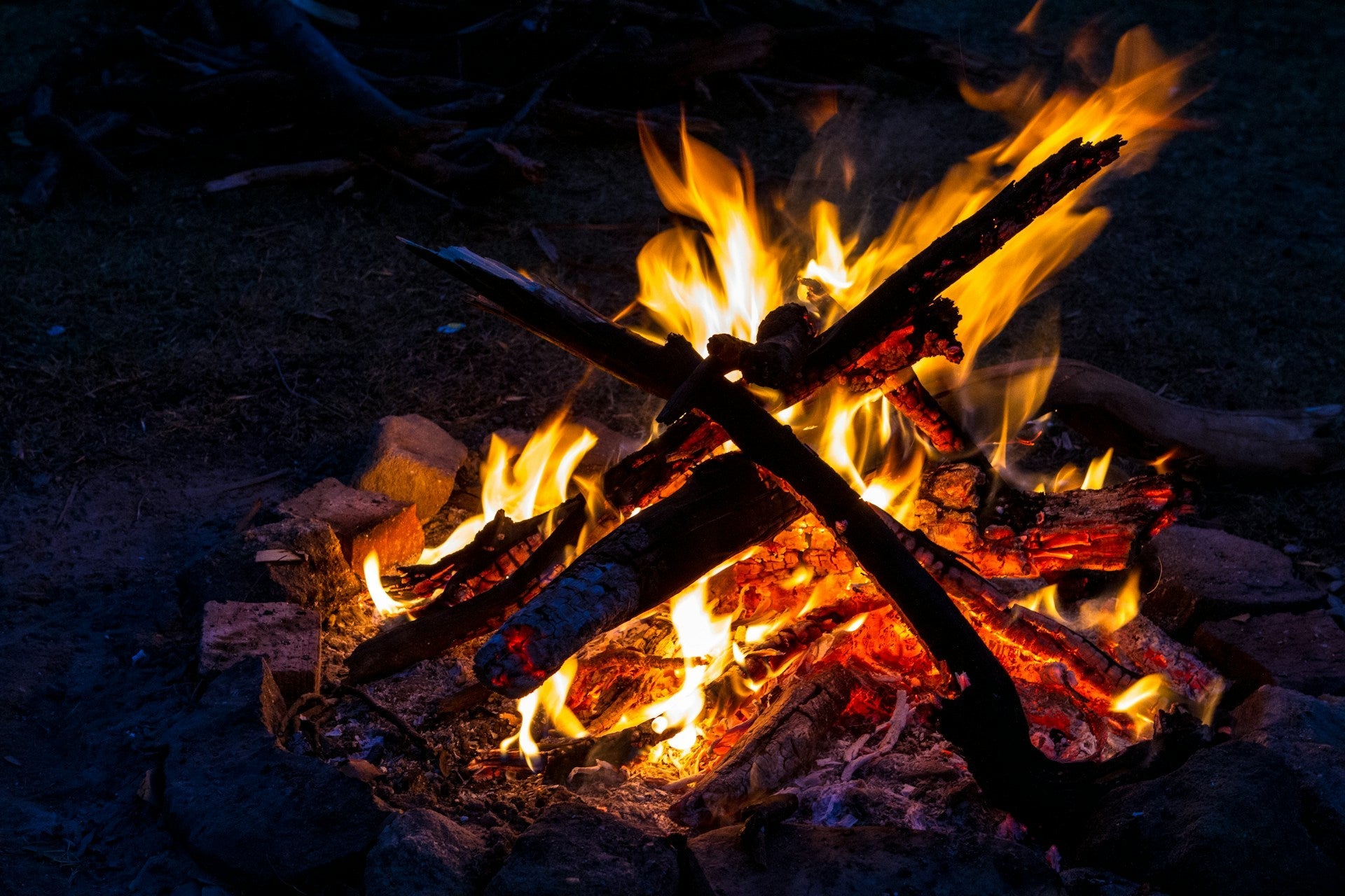 How To Make a Braai Fire - The Right Way! - Donkey Long Tong